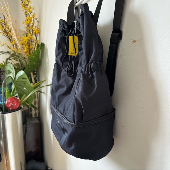 NWT Beyond Yoga Convertible Black Backpack Gym Bag - Picture 10 of 13